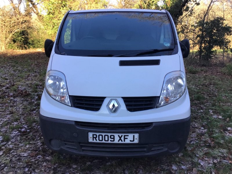 Used renault best sale vans surrey